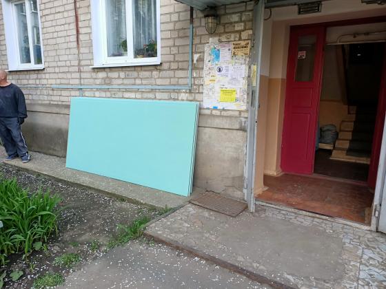 Подъём листов гипсокартона